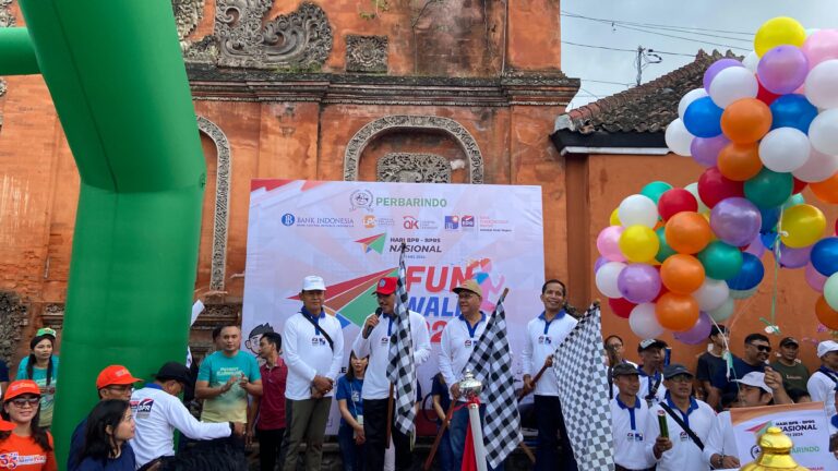 Puncak HUT BPR-BPRS 2024: Fun Walk dan Bazar Sembako Meriahkan Perayaan