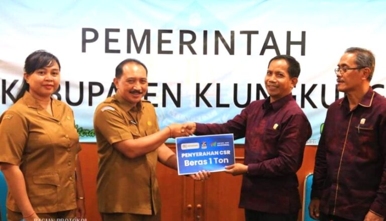 DPD Perbarindo Bali Serahkan CSR 1 Ton Beras Kepada Pj. Bupati Klungkung