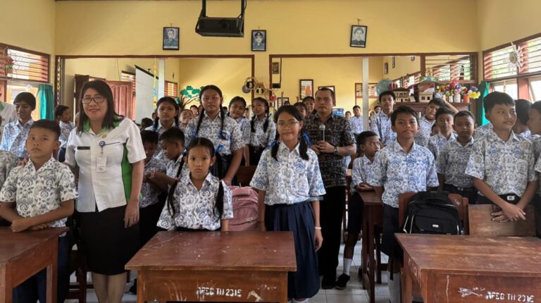 BPR Sari Jaya Sedana Gelar Kegiatan Edukasi dan Literasi Keuangan Perdana di SDN 3 Pesinggahan.