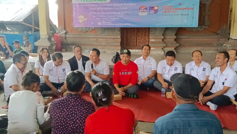 Perbarindo Bali Serahkan 150 Paket Sembako Kepada Masyarakat Desa Lokasari, Karangasem